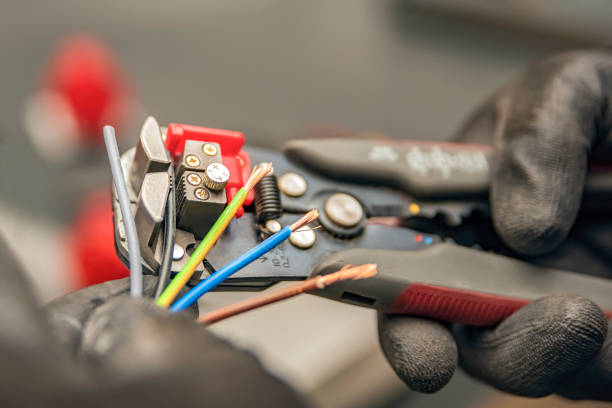 Best Electrical Outlet Repair  in Livonia, MI